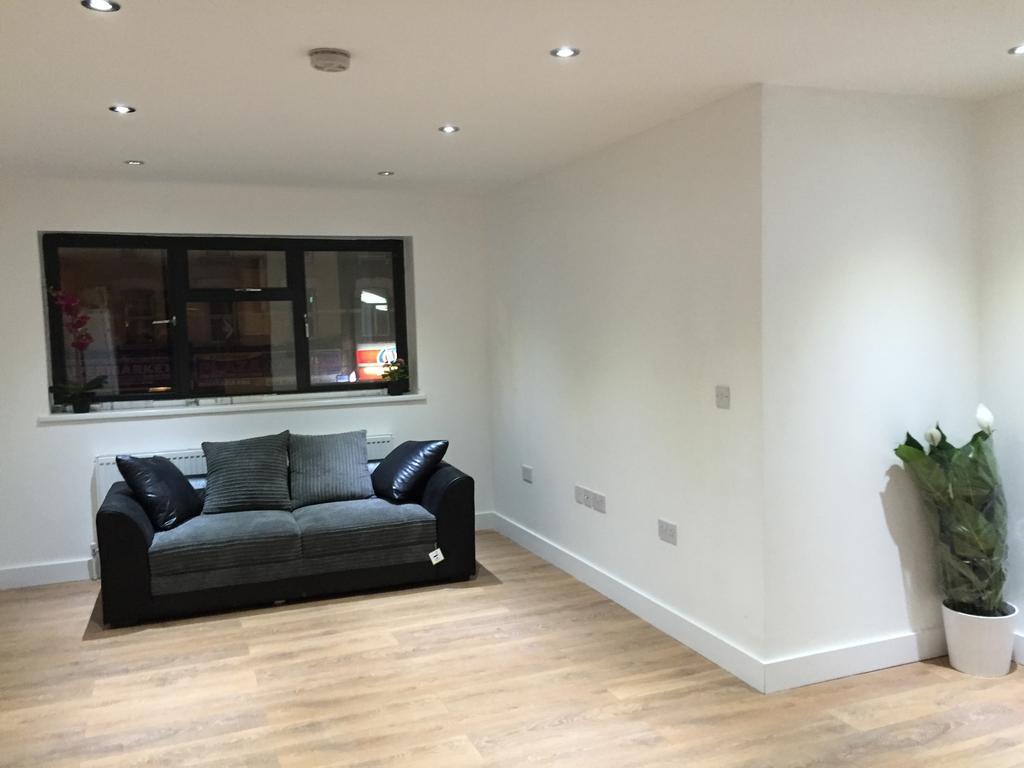 The Luxury Inn London Exterior photo