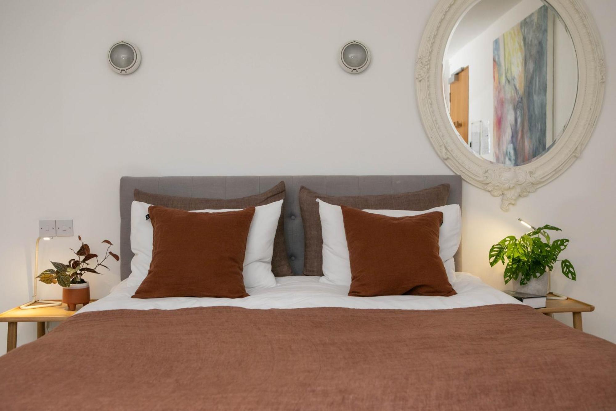 The Luxury Inn London Exterior photo