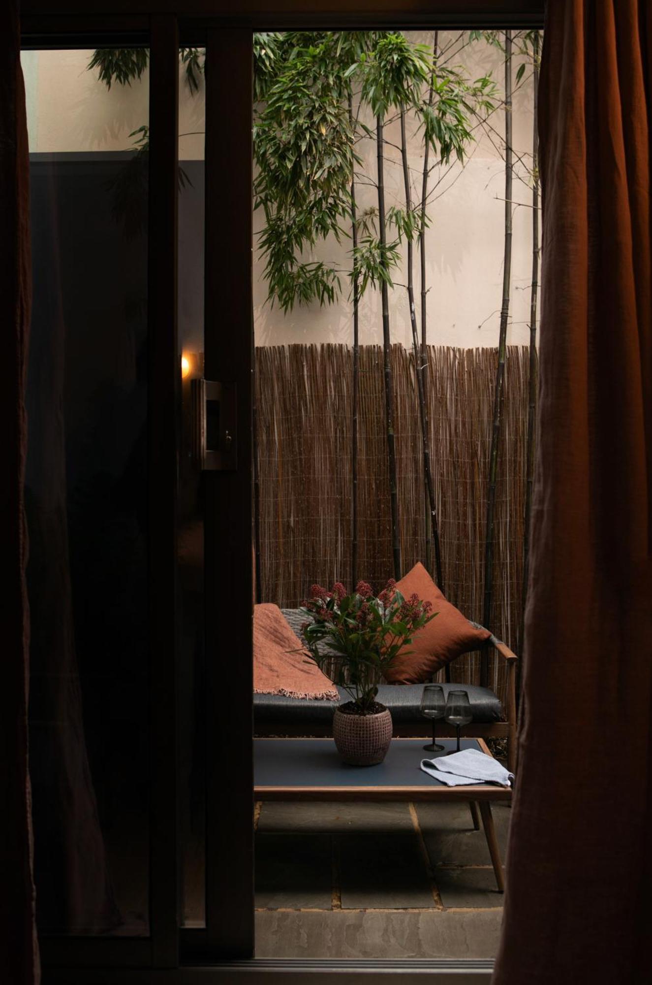 The Luxury Inn London Exterior photo