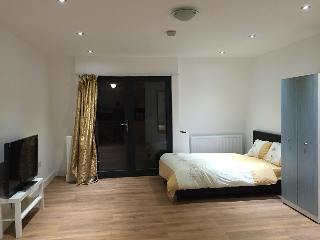 The Luxury Inn London Exterior photo